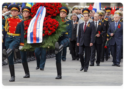 Prime Minister Vladimir Putin at wreath-laying ceremony at the Tomb of Unknown Soldier|8 may, 2011|13:45