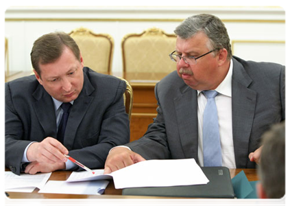 Deputy Energy Minister Sergei Kudryashov and Head of the Federal Customs Service Andrei Belyaninov at a meeting on gas industry taxation|1 june, 2011|12:00