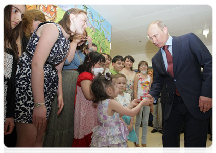 Prime Minister Vladimir Putin visiting the Federal Research and Clinical Centre for Children’s Hematology, Oncology and Immunology and talking to the young patients|1 june, 2011|18:55