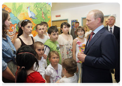 Prime Minister Vladimir Putin visiting the Federal Research and Clinical Centre for Children’s Hematology, Oncology and Immunology and talking to the young patients|1 june, 2011|18:55