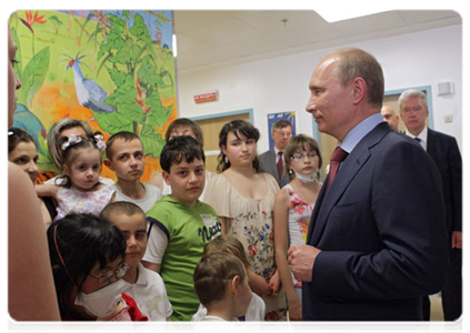 Prime Minister Vladimir Putin visiting the Federal Research and Clinical Centre for Children’s Hematology, Oncology and Immunology and talking to the young patients|1 june, 2011|19:10