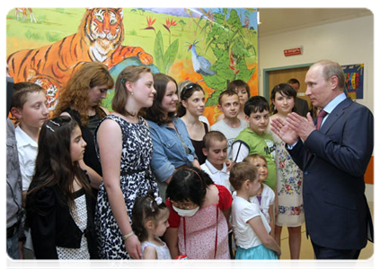 Prime Minister Vladimir Putin visiting the Federal Research and Clinical Centre for Children’s Hematology, Oncology and Immunology and talking to the young patients|1 june, 2011|19:10