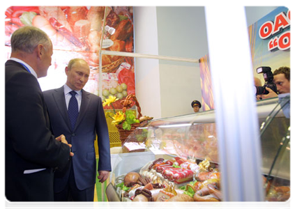 Prime Minister Vladimir Putin at the exhibition of local farming and food processing products in the village of Atemar during trip to Mordovia|10 june, 2011|17:04