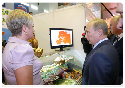 Prime Minister Vladimir Putin at the exhibition of local farming and food processing products in the village of Atemar during trip to Mordovia|10 june, 2011|17:04