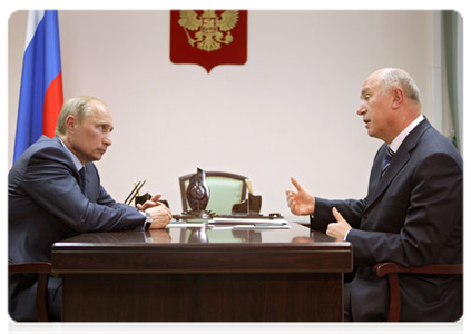 Prime Minister Vladimir Putin meets with Head of the Republic of Mordovia Nikolai Merkushkin|10 june, 2011|21:41