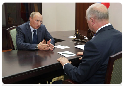 Prime Minister Vladimir Putin meets with Head of the Republic of Mordovia Nikolai Merkushkin|10 june, 2011|21:39