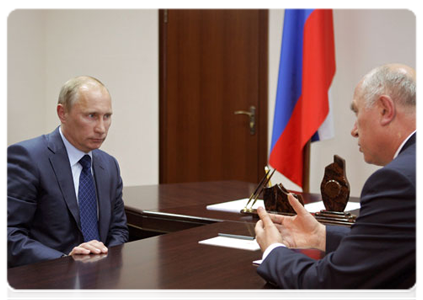 Prime Minister Vladimir Putin meets with Head of the Republic of Mordovia Nikolai Merkushkin|10 june, 2011|21:39