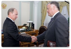 Prime Minister Vladimir Putin meets with Russian Railways CEO Vladimir Yakunin