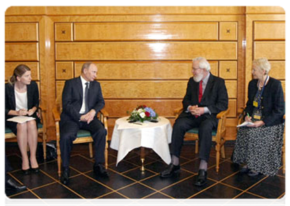 Prime Minister Vladimir Putin meets with International Labour Organisation General Director Juan Somavia during his working visit to Switzerland|15 june, 2011|13:23