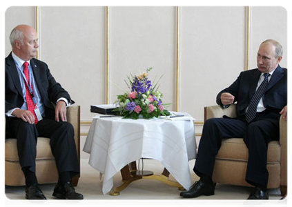 Prime Minister Vladimir Putin meets with Secretary-General of the International Organisation for Standardisation (ISO) Rob Steele|15 june, 2011|17:31