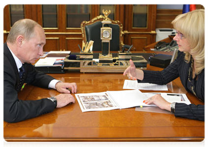 Prime Minister Vladimir Putin at a meeting with Minister of Healthcare and Social Development Tatyana Golikova|17 june, 2011|12:08