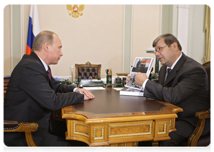 Prime Minister Vladimir Putin at a meeting with Head of the Federal Archive Agency Andrei Artizov|17 june, 2011|14:08