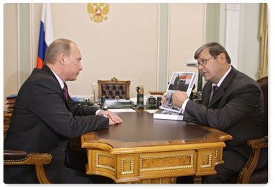 Prime Minister Vladimir Putin meets with Head of the Federal Archive Agency Andrei Artizov