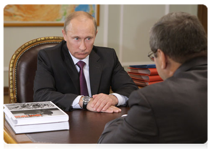 Prime Minister Vladimir Putin at a meeting with Head of the Federal Archive Agency Andrei Artizov|17 june, 2011|14:08