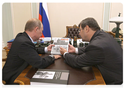 Prime Minister Vladimir Putin at a meeting with Head of the Federal Archive Agency Andrei Artizov|17 june, 2011|14:08