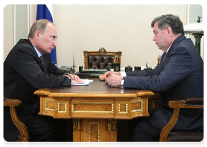 Prime Minister Vladimir Putin meets with Kaluga Region Governor Anataoly Artamonov|18 june, 2011|11:56