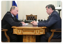 Prime Minister Vladimir Putin meets with Kaluga Region Governor Anataoly Artamonov