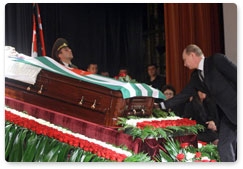 Prime Minister Vladimir Putin pays last respects to Abkhazian President Sergei Bagapsh who died last Sunday