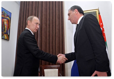 Prime Minister Vladimir Putin meets with Abkhazian Prime Minister Sergei Shamba