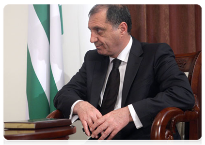 Abkhazian Prime Minister Sergei Shamba meets with Prime Minister Vladimir Putin|2 june, 2011|15:03