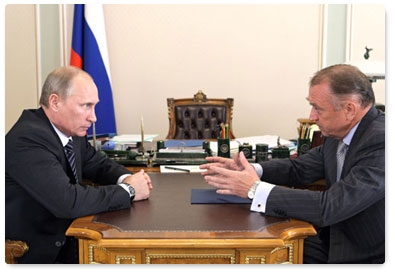 Prime Minister Vladimir Putin meets with the President of Russia’s Chamber of Commerce and Industry, Sergei Katyrin