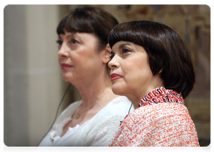 French singer Mireille Mathieu at Prime Minister Vladimir Putin’s meeting with leaders of the Russian-French Dialogue association|21 june, 2011|14:48