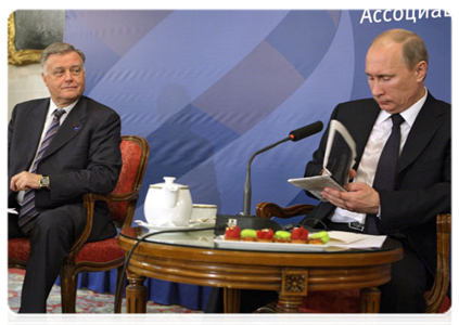 Председатель Правительства Российской Федерации В.В.Путин встретился с активом Ассоциации «Российско-французский диалог»|21 июня, 2011|14:48