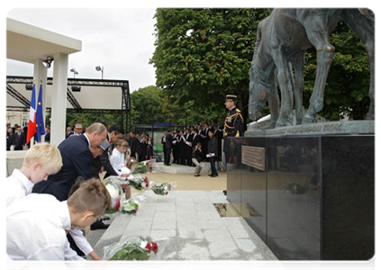 While on a working visit to France, Prime Minister Vladimir Putin takes part in the ceremony of unveiling a monument to soldiers and officers of the Russian Expeditionary Force who fought in World War I (1914-1918)|21 june, 2011|16:01