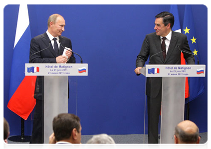 Prime Minister Vladimir Putin and his French counterpart, Francois Fillon, addressing the media following their talks|21 june, 2011|18:37