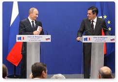 Председатель Правительства Российской Федерации В.В.Путин и Премьер-министр Франции Ф.Фийон провели по итогам своих переговоров совместную пресс-конференцию
