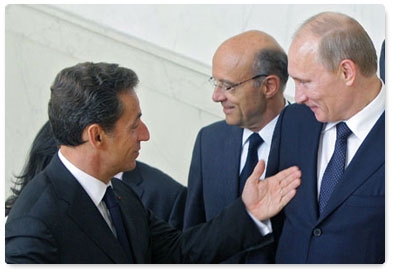 Prime Minister Vladimir Putin meets with French President Nicolas Sarkozy