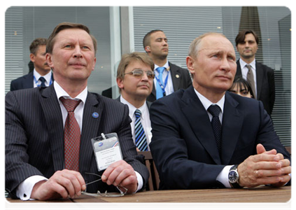 Председатель Правительства Российской Федерации В.В.Путин посетил Международный  авиакосмический салон «Ле-Бурже» вблизи Парижа, где наблюдал за полётами российских самолётов Бе-200 и «Сухой Суперджет-100»|21 июня, 2011|21:29