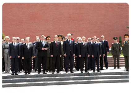 Prime Minister Vladimir Putin participates in a wreath-laying ceremony at the Tomb of the Unknown Soldier dedicated to the 70th anniversary of the start of the Great Patriotic War|22 june, 2011|13:45