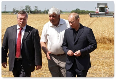 While on a working trip to the Rostov Region, Prime Minister Vladimir Putin visits an agricultural cooperative and talks to its workers