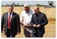 While on a working trip to the Rostov Region, Prime Minister Vladimir Putin visits an agricultural cooperative and talks to its workers