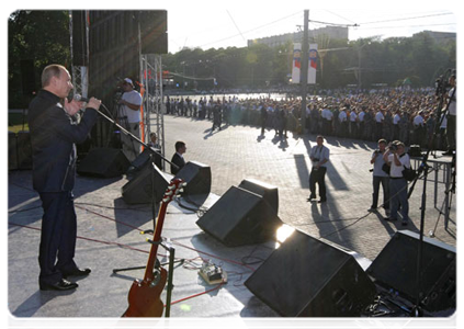 Prime Minister Vladimir Putin giving an address at an anti-drug campaign concert|23 june, 2011|20:41