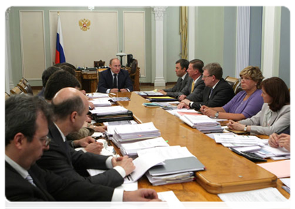 Prime Minister Vladimir Putin chairing a meeting on budget policy and basic budget indices for 2012-2014|27 june, 2011|21:03