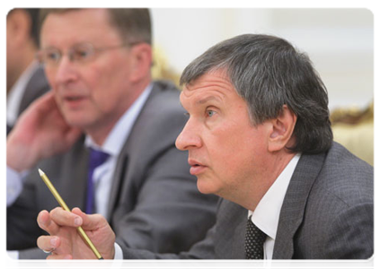 Deputy Prime Minister Igor Sechin at a Government Presidium meeting|28 june, 2011|16:48