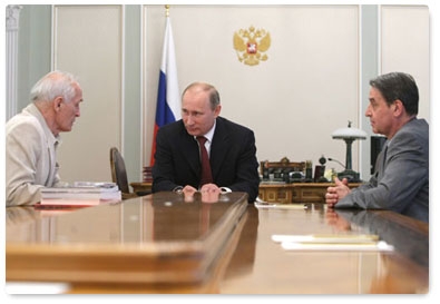 Prime Minister Vladimir Putin meets with Culture Minister Alexander Avdeyev and People’s Artist of the USSR Vasily Lanovoi