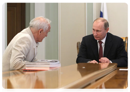 Prime Minister Vladimir Putin with People’s Artist of the USSR Vasily Lanovoi|29 june, 2011|17:08