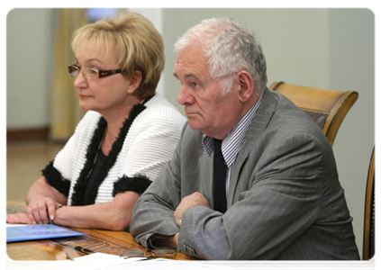 State Duma Healthcare Committee Chairperson Olga Borzova and President of the National Medical Chamber Leonid Roshal at a healthcare conference|29 june, 2011|19:33