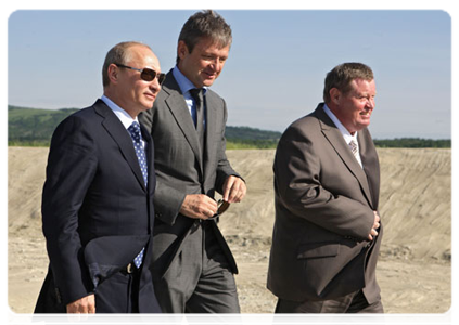 Prime Minister Vladimir Putin with Krasnodar Territory Governor Alexander Tkachyov and Presidential Plenipotentiary Envoy to the Southern Federal District Vladimir Ustinov|3 june, 2011|18:54