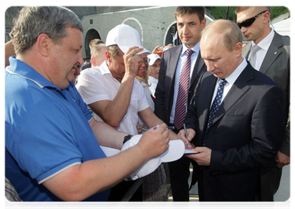 Prime Minister Vladimir Putin meets with builders of the Big Novorossiisk Tunnel on the North Caucasus Railway|3 june, 2011|19:58