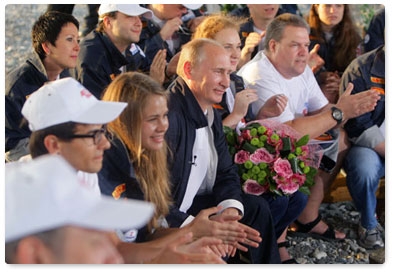Председатель Правительства Российской Федерации В.В.Путин встретился в Сочи с первой сменой стройотряда - победителями акции «Стройотряд "Авторадио"», а также артистами – участниками акции