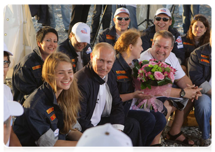 Председатель Правительства Российской Федерации В.В.Путин встретился в Сочи с первой сменой стройотряда - победителями акции «Стройотряд «Авторадио», а также артистами – участниками акции|6 июня, 2011|21:32