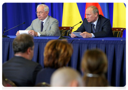 Prime Minister Vladimir Putin and Ukrainian Prime Minister Mykola Azarov hold joint news conference following a meeting of the Russian-Ukrainian Economic Cooperation Committee|7 june, 2011|22:29