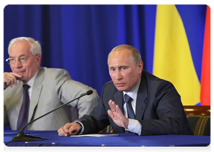 Prime Minister Vladimir Putin and Ukrainian Prime Minister Mykola Azarov hold joint news conference following a meeting of the Russian-Ukrainian Economic Cooperation Committee|7 june, 2011|22:30