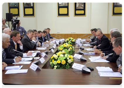 Prime Minister Vladimir Putin meets with members of the presidium of the Transport Workers Union|8 june, 2011|20:31