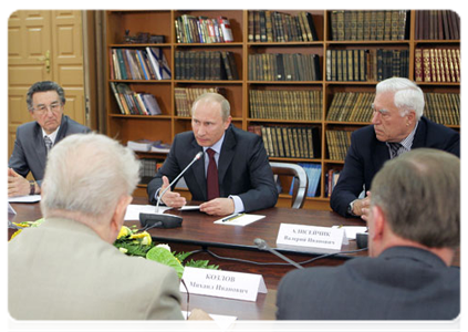 Prime Minister Vladimir Putin meets with members of the presidium of the Transport Workers Union|8 june, 2011|20:31