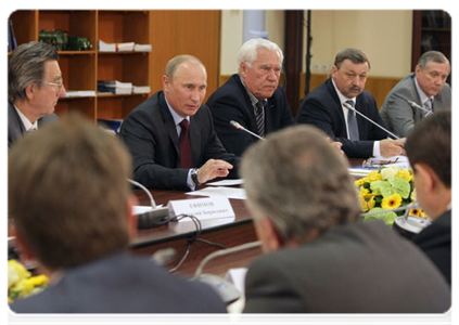 Prime Minister Vladimir Putin meets with members of the presidium of the Transport Workers Union|8 june, 2011|20:31